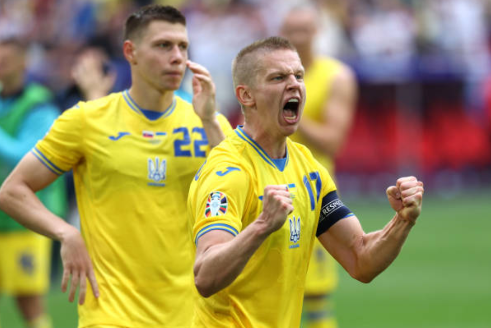 5 điểm nhấn Slovakia 1–2 Ukraine: Đẳng cấp Zinchenko; Năng lượng của Mudryk